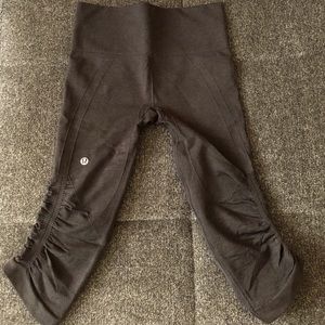 Lulu Lemon Epp & Flow Crop Black